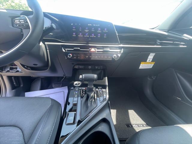 new 2025 Kia Niro car, priced at $33,305