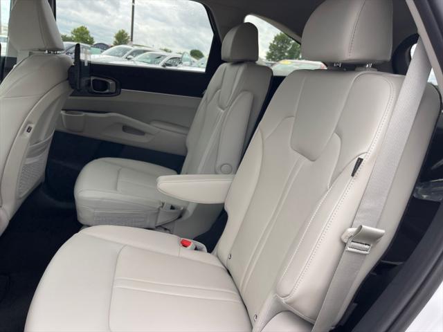 new 2025 Kia Sorento car, priced at $43,755