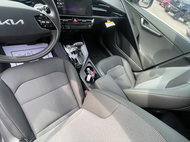 new 2025 Kia Niro car, priced at $30,504