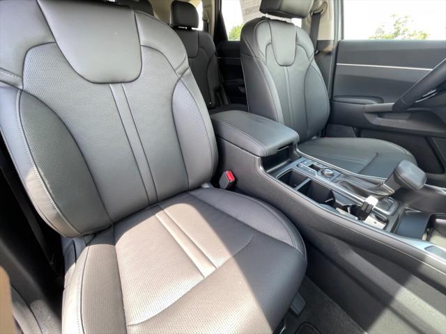 new 2025 Kia Sorento car, priced at $38,530