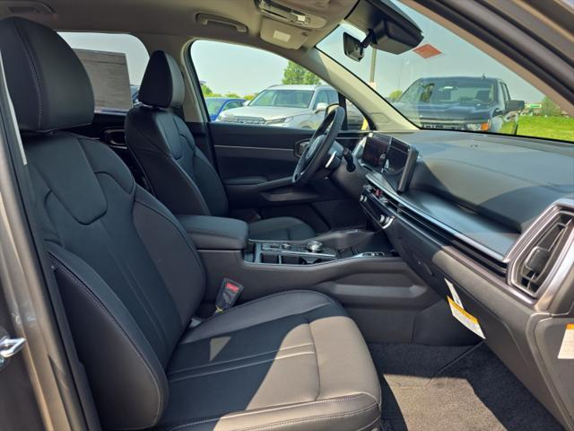 new 2025 Kia Sorento Hybrid car, priced at $42,529