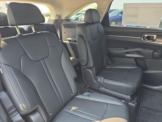 new 2025 Kia Sorento Hybrid car, priced at $42,529