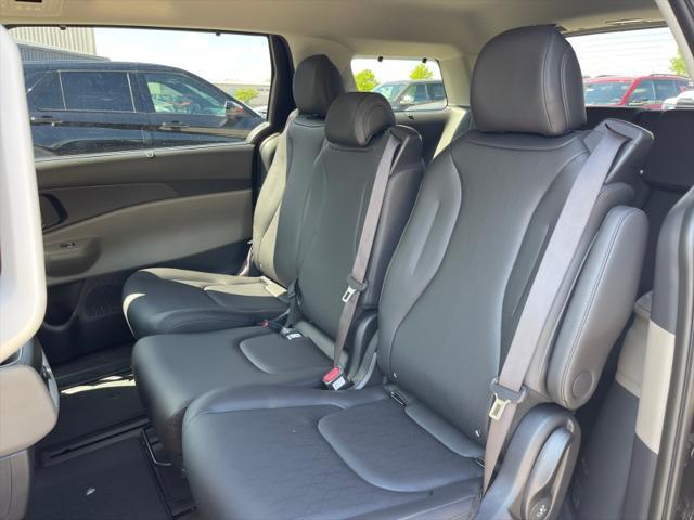 new 2025 Kia Carnival Hybrid car, priced at $45,474