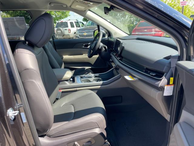 new 2025 Kia Carnival Hybrid car, priced at $45,474