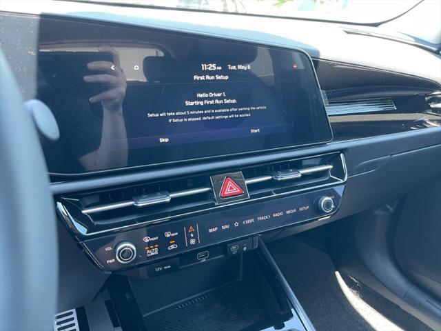 new 2025 Kia Niro car, priced at $32,804