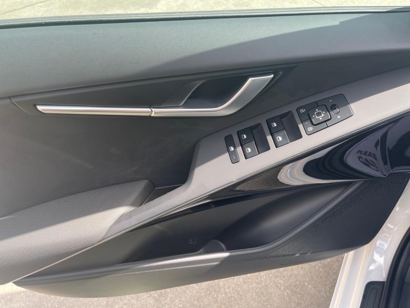 new 2025 Kia Niro car, priced at $30,504