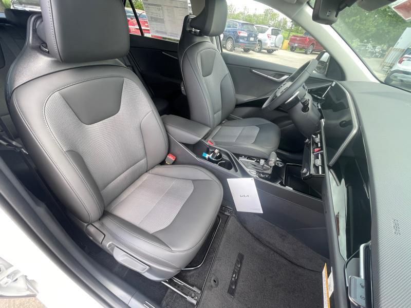 new 2025 Kia Niro car, priced at $30,504