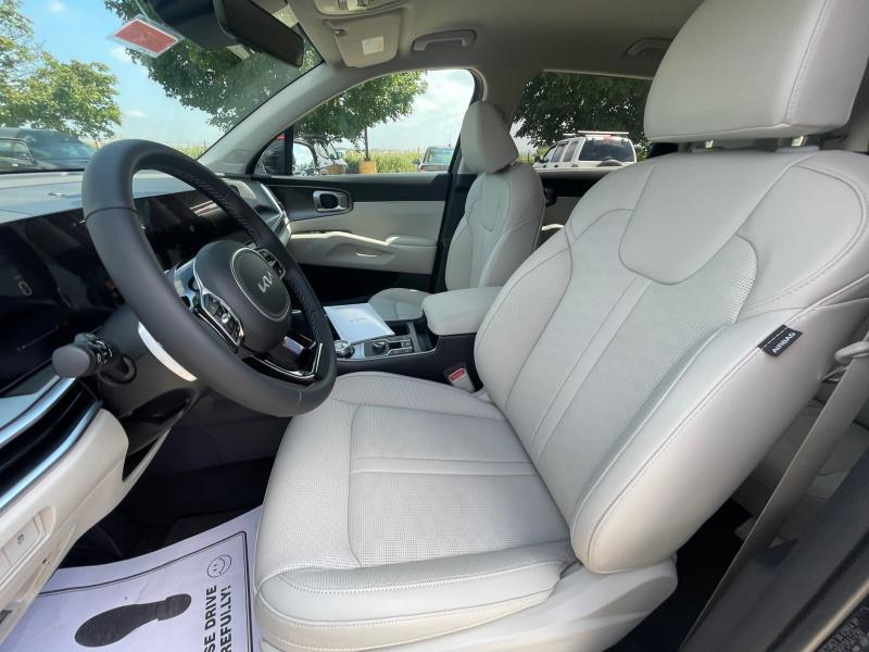new 2025 Kia Sorento Hybrid car, priced at $42,879