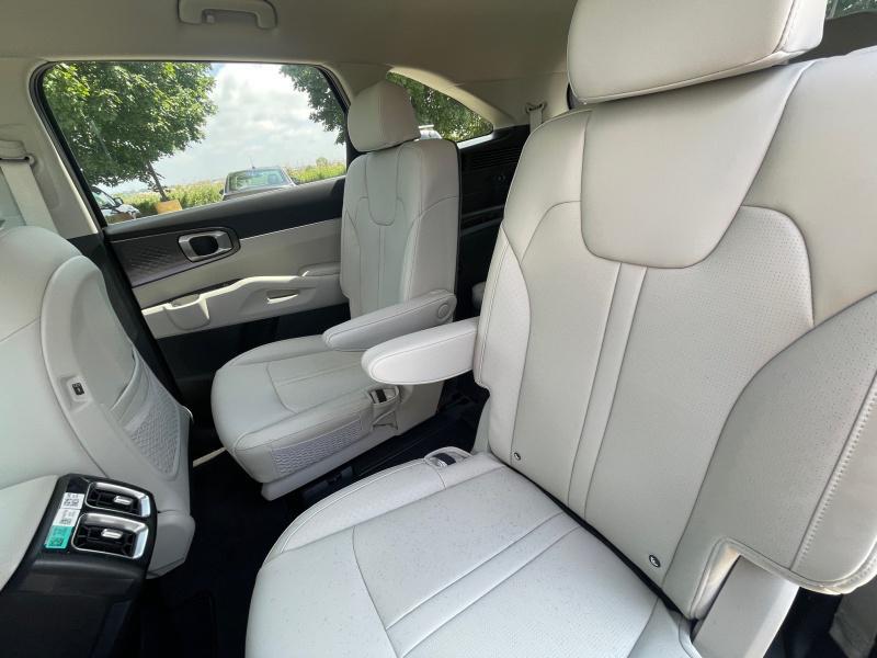 new 2025 Kia Sorento Hybrid car, priced at $42,879
