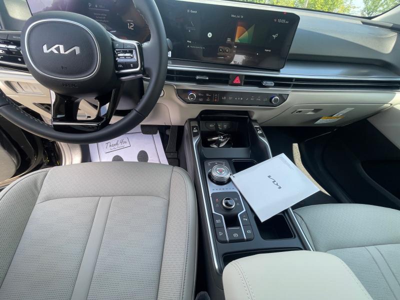 new 2025 Kia Sorento Hybrid car, priced at $42,879