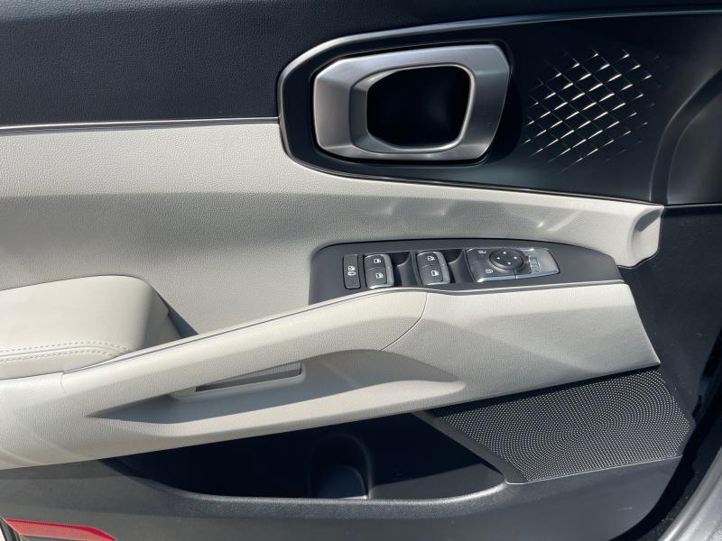 new 2025 Kia Sorento Hybrid car, priced at $42,879
