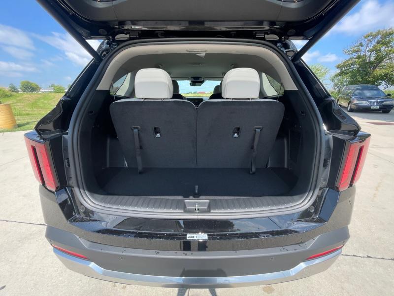 new 2025 Kia Sorento Hybrid car, priced at $42,879