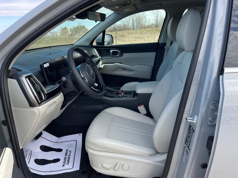 new 2025 Kia Sorento car, priced at $40,694