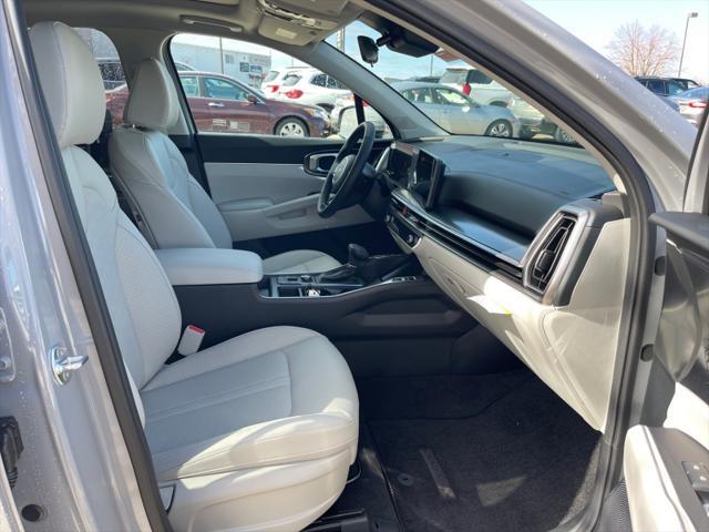 new 2025 Kia Sorento car, priced at $40,694