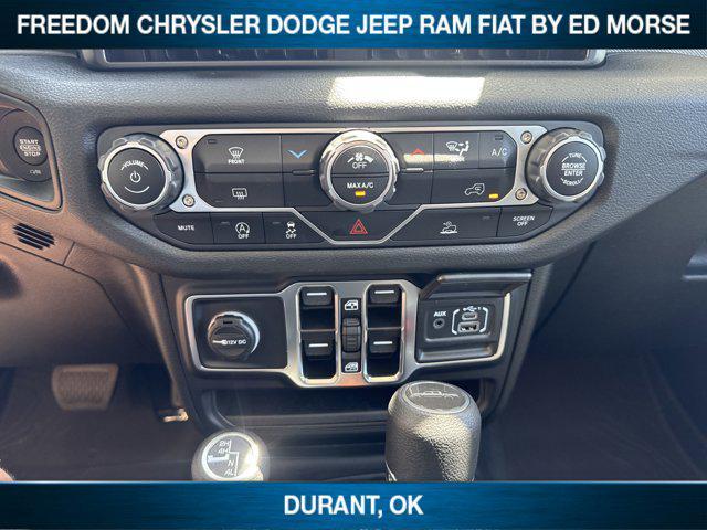 new 2025 Jeep Gladiator car, priced at $43,014