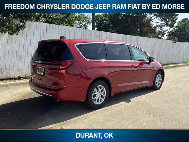new 2025 Chrysler Pacifica car, priced at $41,574