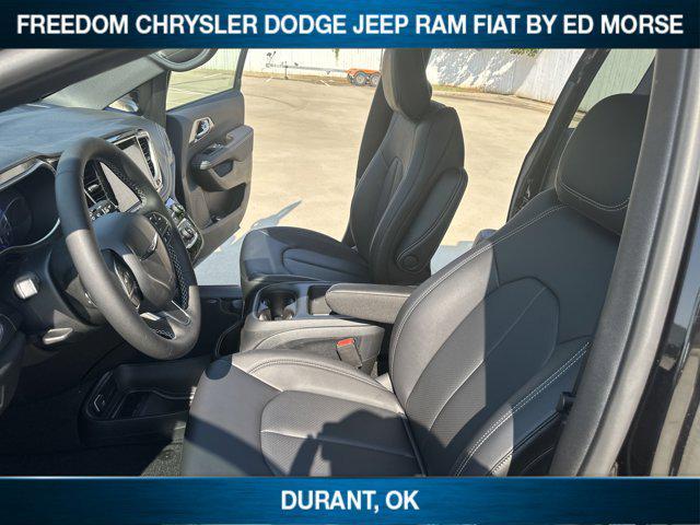 new 2025 Chrysler Pacifica car, priced at $41,575