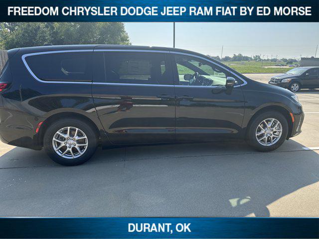 new 2025 Chrysler Pacifica car, priced at $41,575