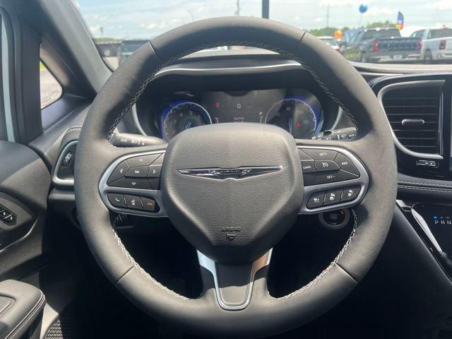 new 2025 Chrysler Pacifica car, priced at $41,926