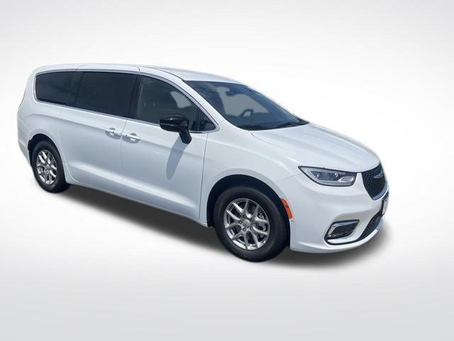 new 2025 Chrysler Pacifica car, priced at $41,926