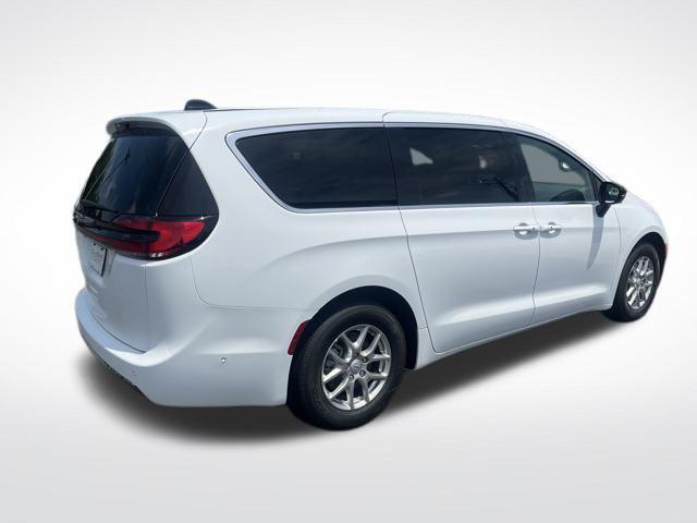 new 2025 Chrysler Pacifica car, priced at $41,926