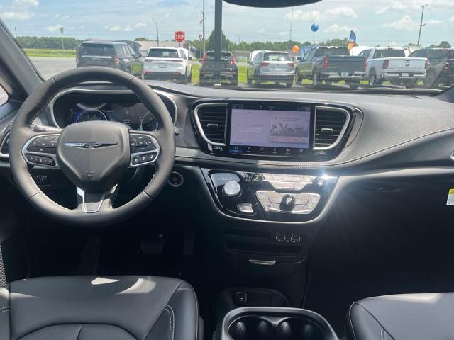 new 2025 Chrysler Pacifica car, priced at $41,926