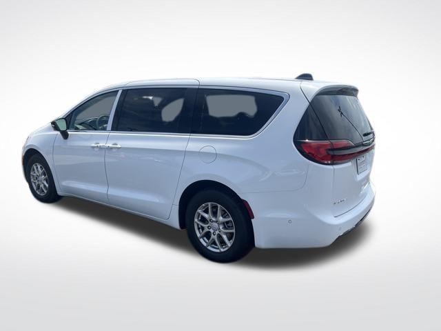 new 2025 Chrysler Pacifica car, priced at $41,926