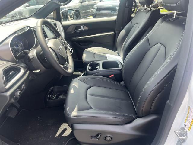 new 2025 Chrysler Pacifica car, priced at $41,926
