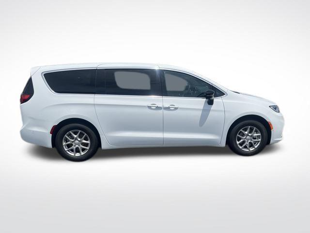 new 2025 Chrysler Pacifica car, priced at $41,926