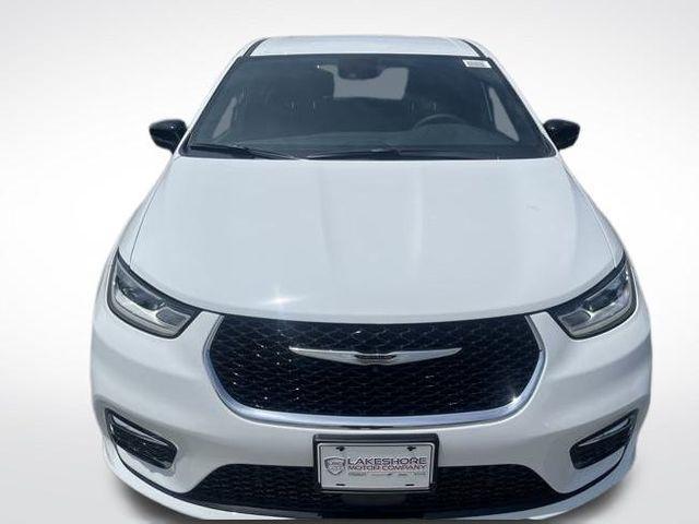 new 2025 Chrysler Pacifica car, priced at $41,926