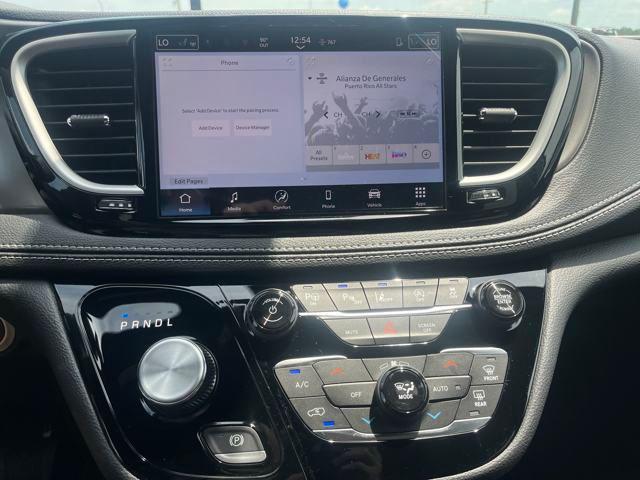 new 2025 Chrysler Pacifica car, priced at $41,926