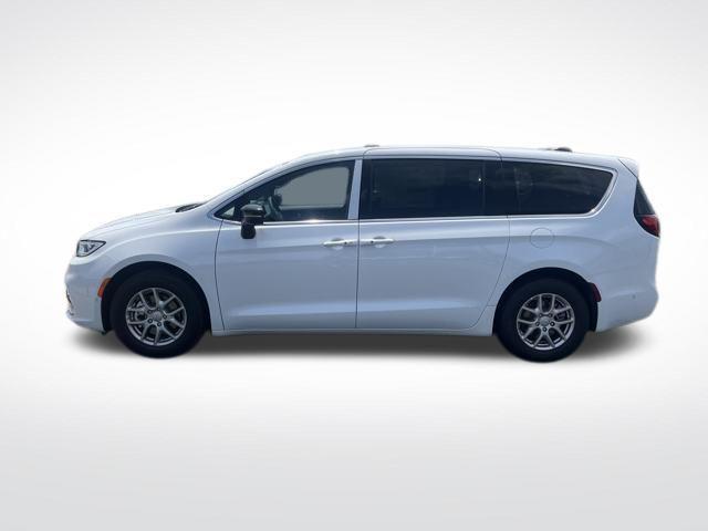 new 2025 Chrysler Pacifica car, priced at $41,926