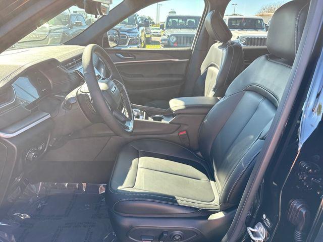 new 2025 Jeep Grand Cherokee car, priced at $49,992