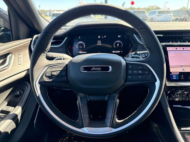 new 2025 Jeep Grand Cherokee car, priced at $49,992