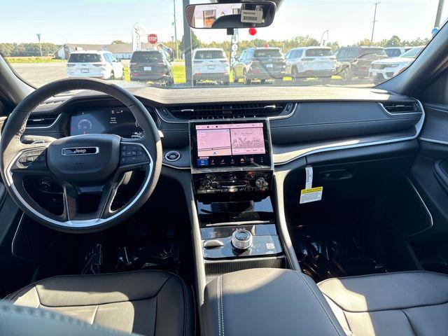 new 2025 Jeep Grand Cherokee car, priced at $49,992