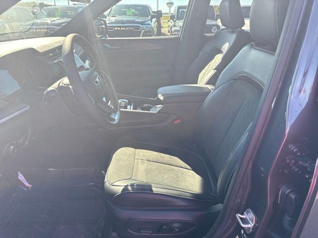 new 2025 Jeep Grand Cherokee car, priced at $46,600