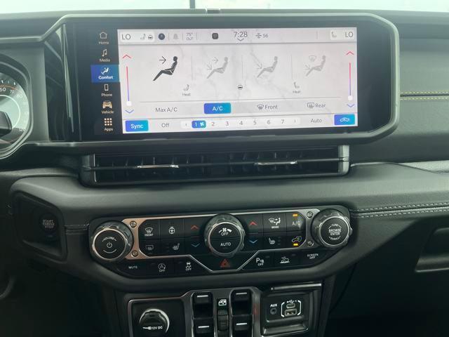 new 2025 Jeep Gladiator car, priced at $47,327