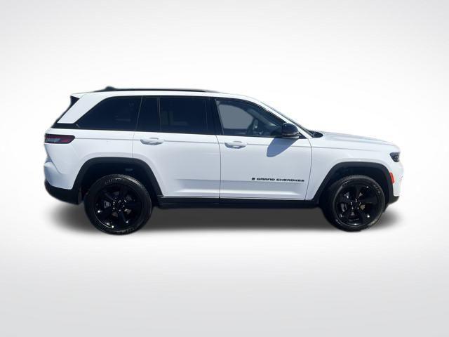 new 2025 Jeep Grand Cherokee car, priced at $45,776