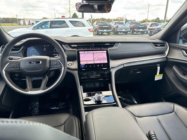 new 2025 Jeep Grand Cherokee car, priced at $51,000