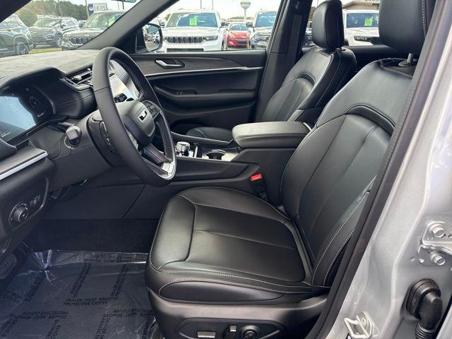 new 2025 Jeep Grand Cherokee car, priced at $51,000