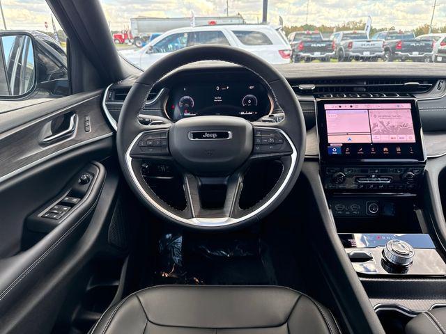 new 2025 Jeep Grand Cherokee car, priced at $51,000