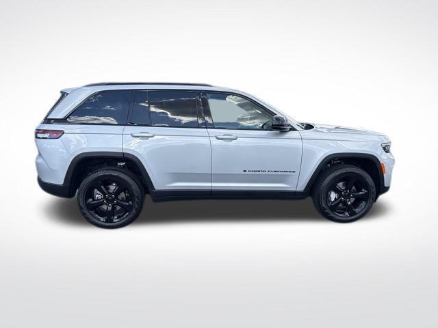 new 2025 Jeep Grand Cherokee car, priced at $51,000