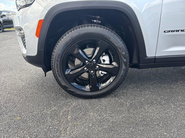 new 2025 Jeep Grand Cherokee car, priced at $51,000