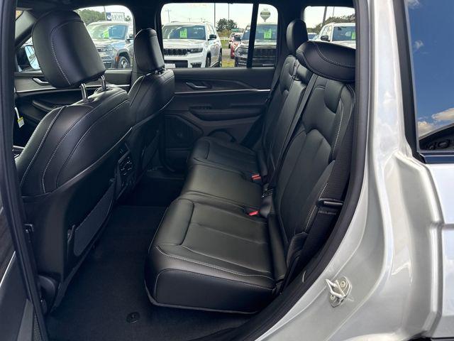 new 2025 Jeep Grand Cherokee car, priced at $51,000