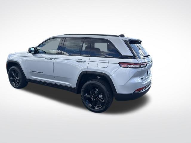 new 2025 Jeep Grand Cherokee car, priced at $51,000