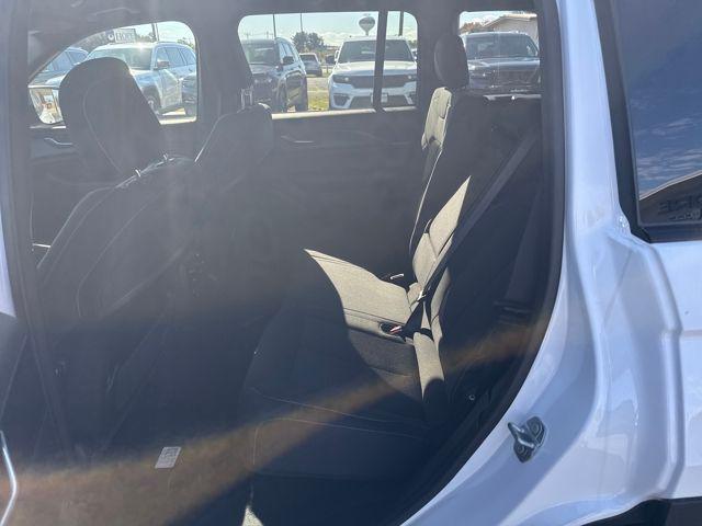 new 2025 Jeep Grand Cherokee car, priced at $40,300