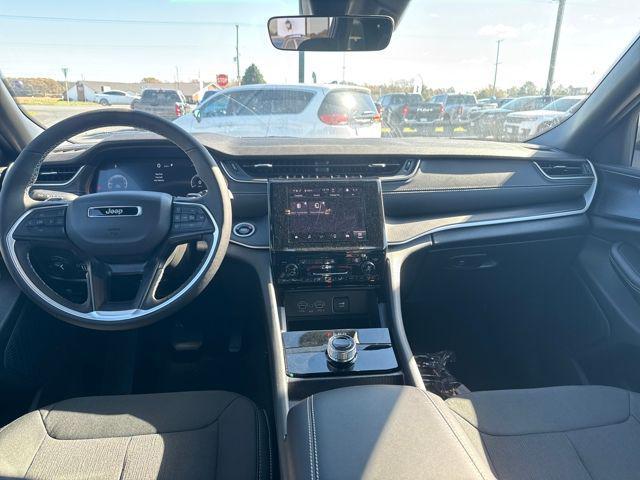new 2025 Jeep Grand Cherokee car, priced at $40,300