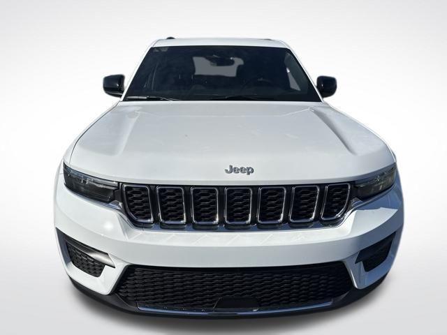 new 2025 Jeep Grand Cherokee car, priced at $40,300