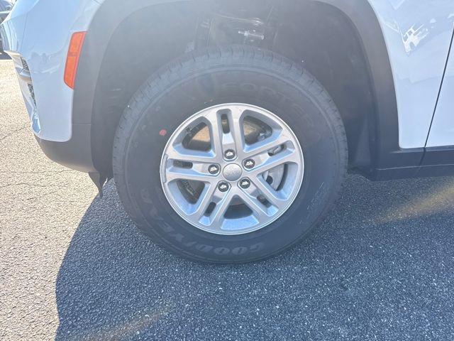new 2025 Jeep Grand Cherokee car, priced at $40,300