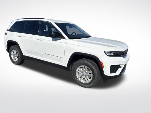 new 2025 Jeep Grand Cherokee car, priced at $40,300